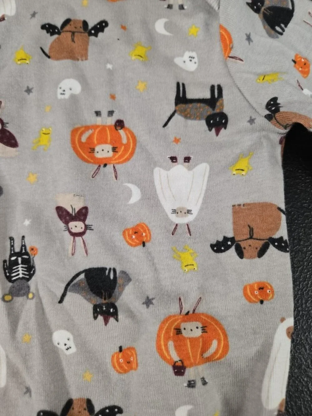 Old Navy Unisex 6-12 Month One Piece Long Sleeve Halloween Print Bodysuit